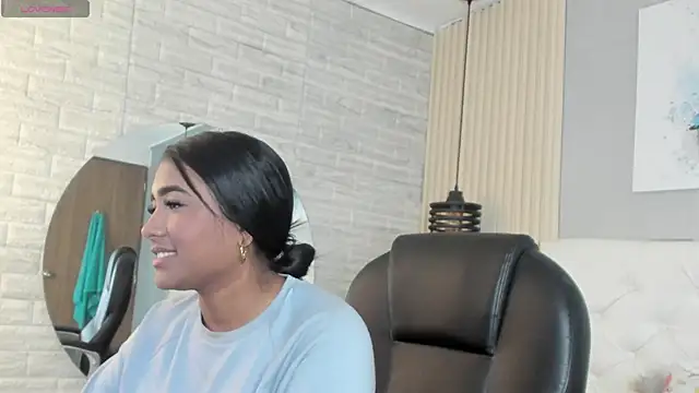 nicole  parker1 online show from 23, 2, 2025