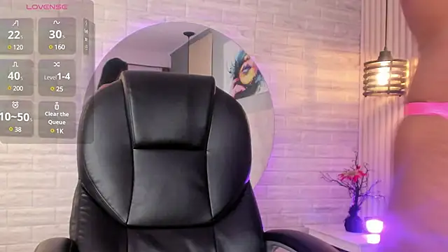 nicole  parker1 online show from 14, 3, 2025