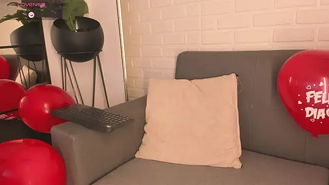 Snapshot of karina_gomez_18 chatting on 15, 2, 2025 karina gomez 18 online show from 15, 2, 2025