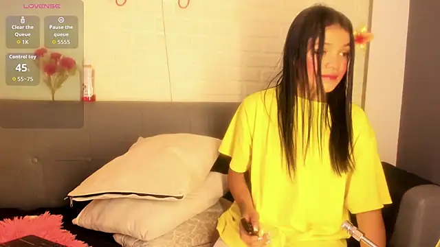 Snapshot of karina_gomez_18 chatting on 21, 10, 2025 karina gomez 18 online show from 21, 10, 2025