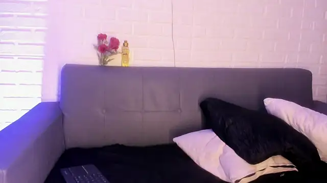 Snapshot of karina_gomez_18 chatting on 28, 10, 2025 karina gomez 18 online show from 28, 10, 2025