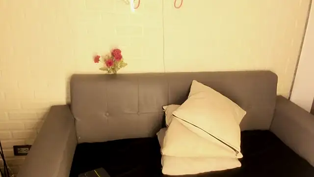 Snapshot of karina_gomez_18 chatting on 5, 11, 2025 karina gomez 18 online show from 5, 11, 2025