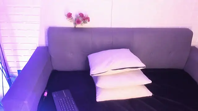 Snapshot of karina_gomez_18 chatting on 8, 11, 2025 karina gomez 18 online show from 8, 11, 2025