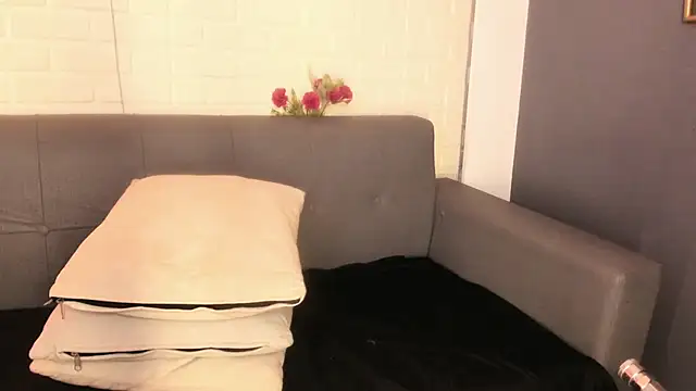 Snapshot of karina_gomez_18 chatting on 15, 11, 2025 karina gomez 18 online show from 15, 11, 2025