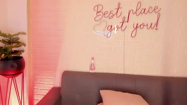 Snapshot of karina_gomez_18 chatting on 30, 11, 2025 karina gomez 18 online show from 30, 11, 2025