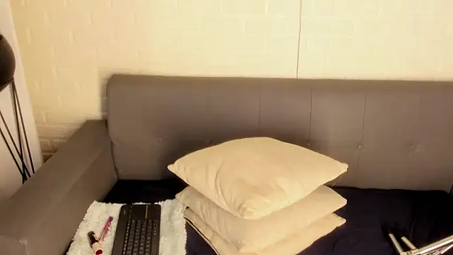 Snapshot of karina_gomez_18 chatting on 15, 12, 2025 karina gomez 18 online show from 15, 12, 2025