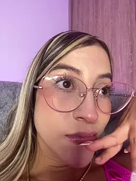 Issabela G1 online show from 15, 10, 2025