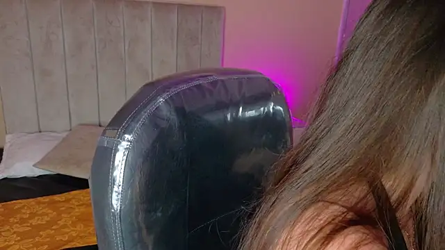 Charlotte Olsen  online show from 15, 6, 2026