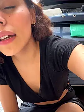 Snapshot of Katee_Jones chatting on 4, 10, 2025 Katee Jones online show from 4, 10, 2025