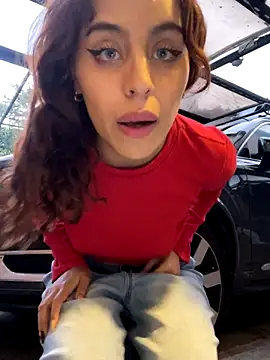 Snapshot of Katee_Jones chatting on 29, 10, 2025 Katee Jones online show from 29, 10, 2025