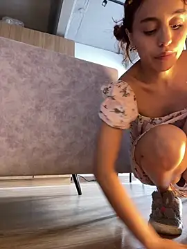 Snapshot of Katee_Jones chatting on 30, 10, 2025 Katee Jones online show from 30, 10, 2025