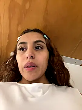 Snapshot of Katee_Jones chatting on 29, 11, 2025 Katee Jones online show from 29, 11, 2025