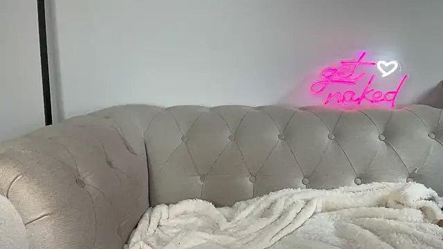 Snapshot of mollywilde chatting on 7, 10, 2025 mollywilde online show from 7, 10, 2025