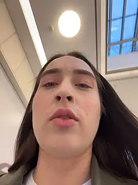 Holly Play online show from 7, 11, 2025