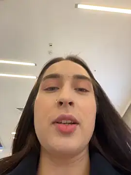 Holly Play online show from 15, 11, 2025