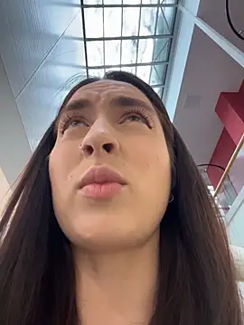 Holly Play online show from 20, 2, 2026