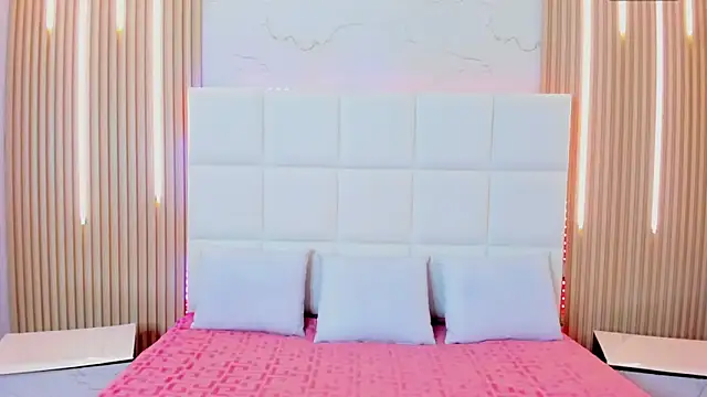 Snapshot of Iris_Thompson_ chatting on 18, 10, 2025 Iris Thompson online show from 18, 10, 2025