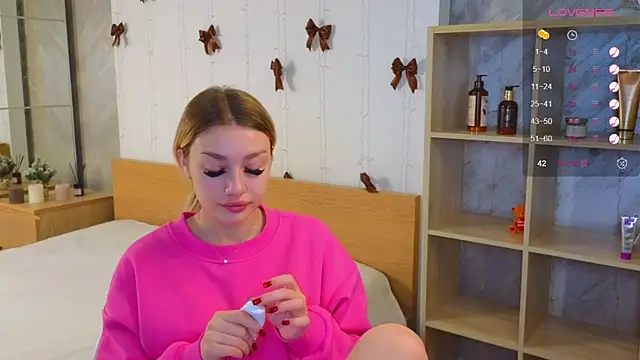 Ella Milla online show from 30, 12, 2024