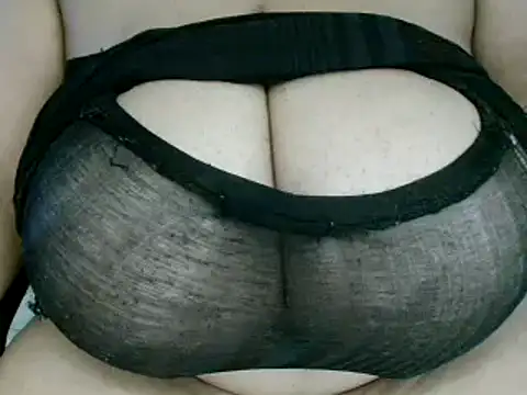 Snapshot of Hugetittiesxx2 chatting on 16, 2, 2025 Hugetittiesxx2 online show from 16, 2, 2025