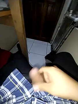 Snapshot of Whiper2024 chatting on 16, 9, 2025 Whiper2024 online show from 16, 9, 2025