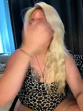 Snapshot of Blondiee3088 chatting on 2, 10, 2025 Blondiee3088 online show from 2, 10, 2025