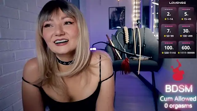 Snapshot of Sandralawrence chatting on 7, 11, 2025 Sandralawrence online show from 7, 11, 2025