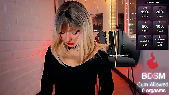 Snapshot of Sandralawrence chatting on 21, 11, 2025 Sandralawrence online show from 21, 11, 2025