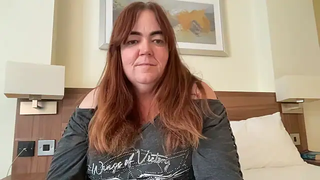 Snapshot of curvy-milf-abbie chatting on 25, 11, 2025 curvy-milf-abbie online show from 25, 11, 2025