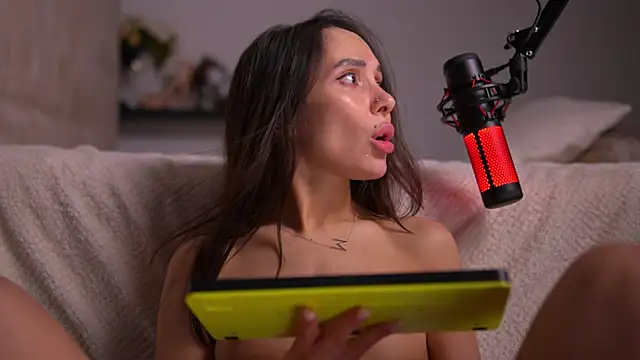 Snapshot of Mila_May_ chatting on 11, 1, 2025 Mila May online show from 11, 1, 2025