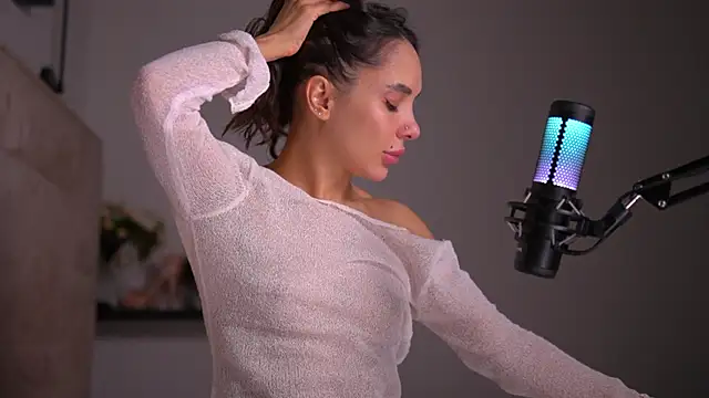 Snapshot of Mila_May_ chatting on 7, 2, 2025 Mila May online show from 7, 2, 2025