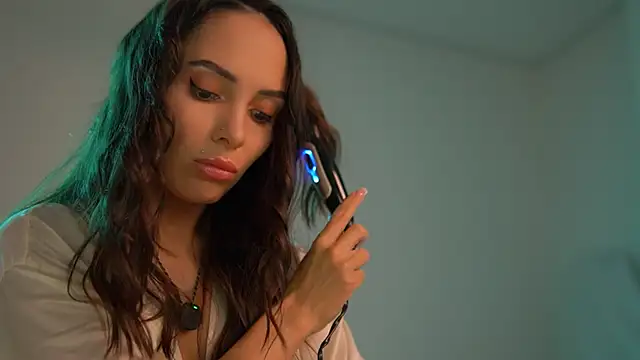 Snapshot of Mila_May_ chatting on 12, 10, 2025 Mila May online show from 12, 10, 2025