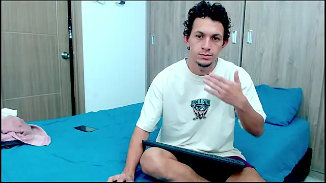 Snapshot of meridandwither chatting on 15, 5, 2026 meridandwither online show from 15, 5, 2026