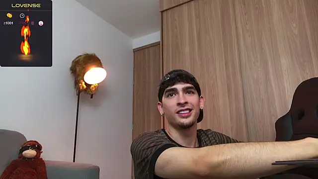 Snapshot of zenn_rush1 chatting on 4, 1, 2025 zenn rush1 online show from 4, 1, 2025