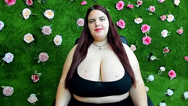 Huge Titties  online show from 1, 3, 2025