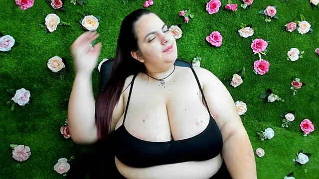 Huge Titties  online show from 7, 3, 2025