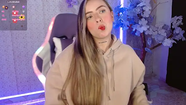 NaomiFox1 online show from 15, 2, 2025