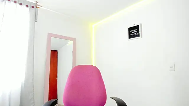 Snapshot of Anniie_grey chatting on 18, 12, 2024 Anniie grey online show from 18, 12, 2024