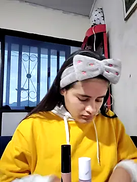 Snapshot of Emma__Williams chatting on 15, 12, 2024 Emma Williams online show from 15, 12, 2024