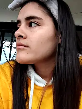 Snapshot of Emma__Williams chatting on 16, 12, 2024 Emma Williams online show from 16, 12, 2024