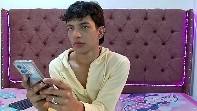 Snapshot of boys_yourparty chatting on 18, 1, 2025 boys yourparty online show from 18, 1, 2025