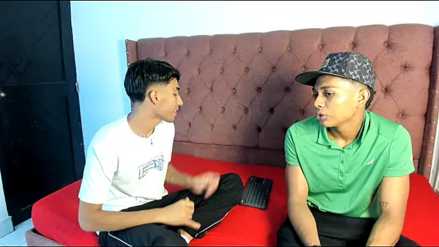 Snapshot of boys_yourparty chatting on 9, 10, 2025 boys yourparty online show from 9, 10, 2025