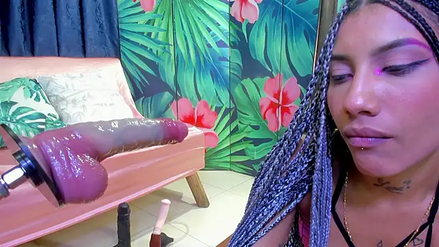 Snapshot of Mieldeluna chatting on 9, 11, 2025 Mieldeluna online show from 9, 11, 2025