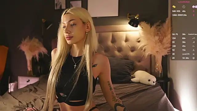 Snapshot of LolaStifler chatting on 22, 2, 2025 LolaStifler online show from 22, 2, 2025