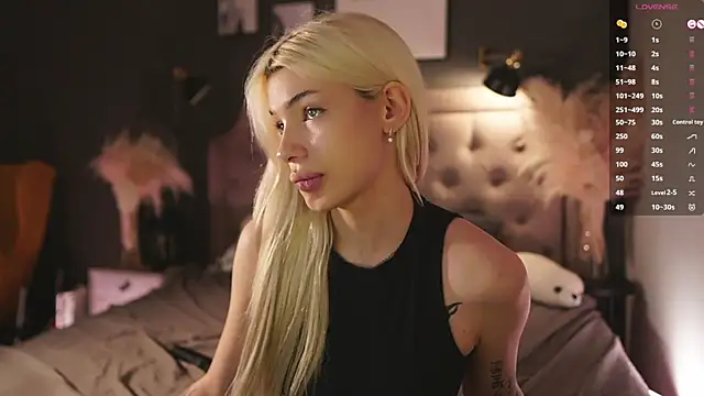 Snapshot of LolaStifler chatting on 22, 2, 2025 LolaStifler online show from 22, 2, 2025