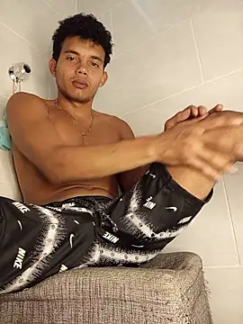 Snapshot of alex_candela chatting on 28, 11, 2025 alex candela online show from 28, 11, 2025