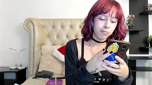 Snapshot of AlexaFoxy18 chatting on 8, 12, 2024 AlexaFoxy18 online show from 8, 12, 2024