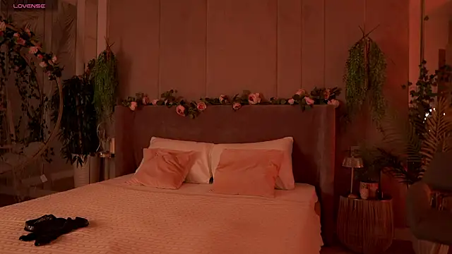 Smiley Mia online show from 21, 9, 2025