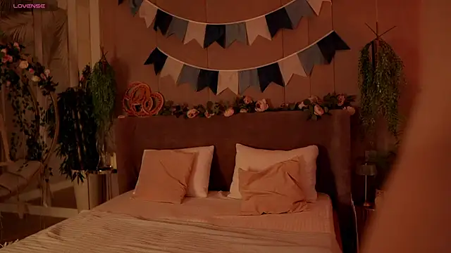 Smiley Mia online show from 5, 10, 2025