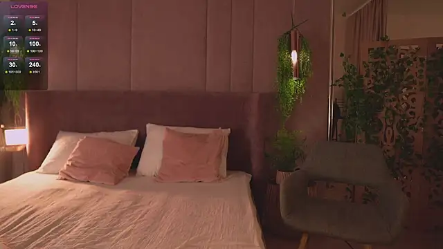 Smiley Mia online show from 24, 11, 2025