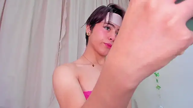 Snapshot of Little_michell chatting on 7, 3, 2025 Little michell online show from 7, 3, 2025